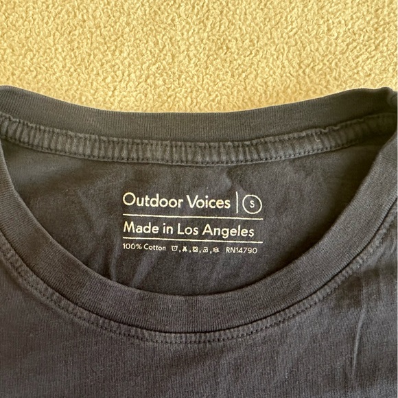 Limited edition! Outdoor Voices dog jog cropped t-shirt - Picture 2 of 3